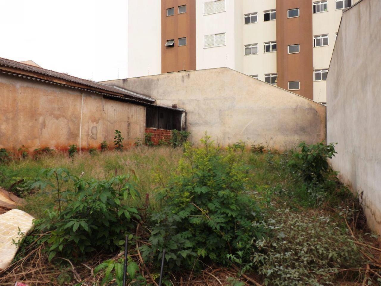 Terreno à venda em Zona 07, Maringá - PR