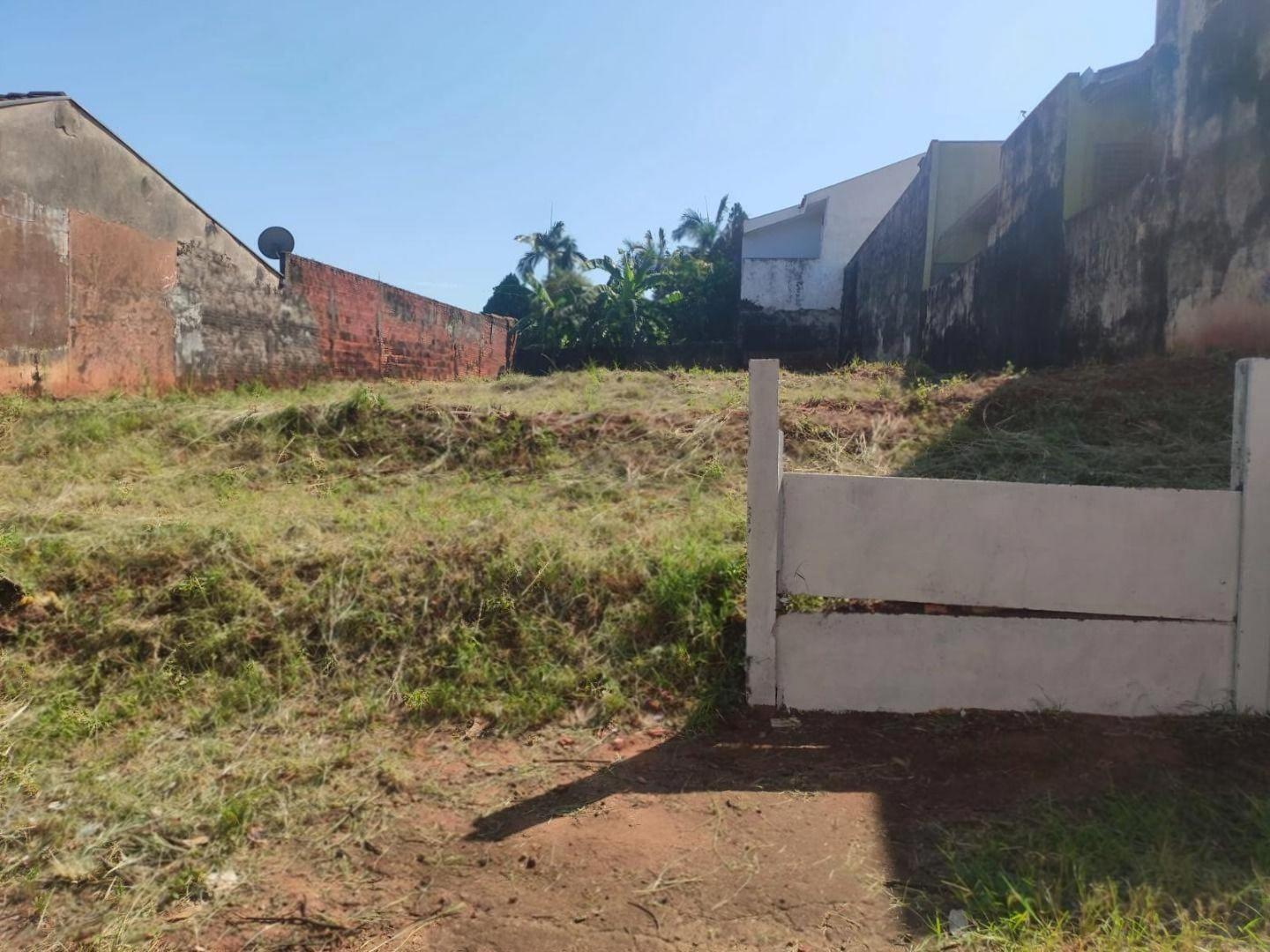 Terreno à venda em Centro, Paranavaí - PR