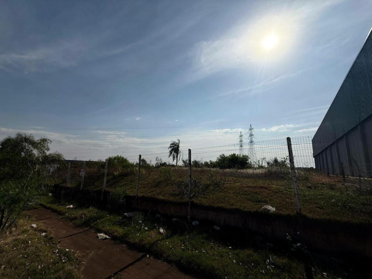 Terreno à venda em Jardim Ouro Cola, Maringá - PR