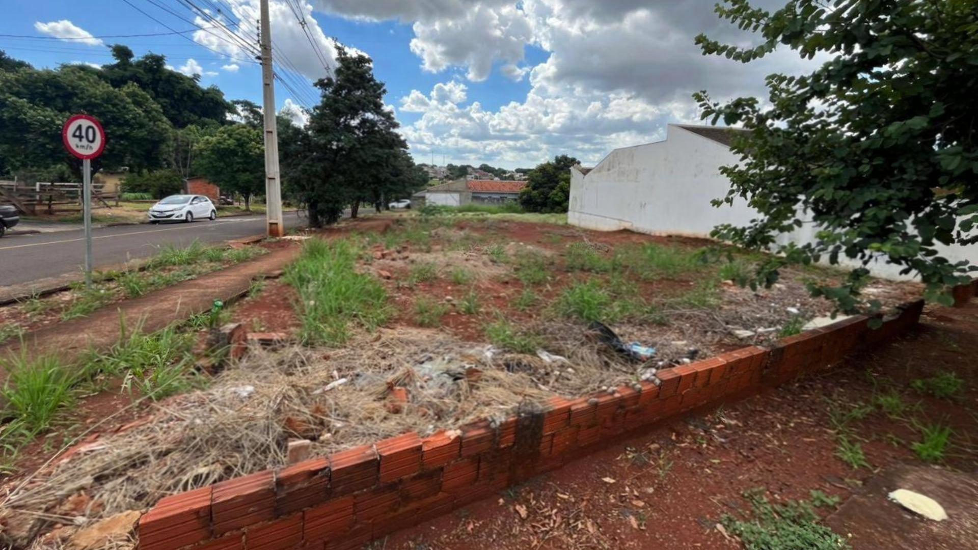 Terreno à venda em Jardim do Carmo, Maringá - PR