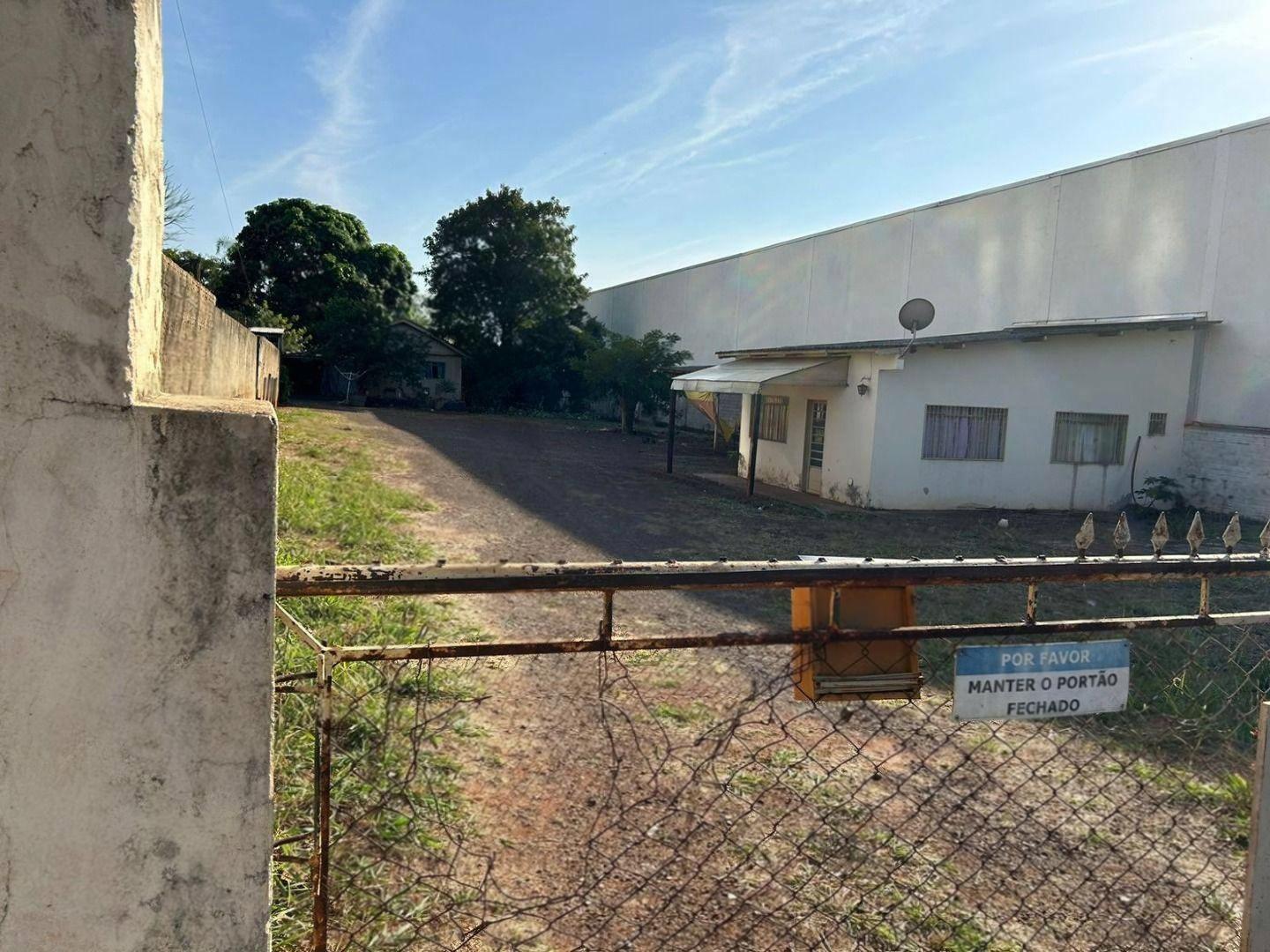 Terreno à venda em Zona 06, Maringá - PR