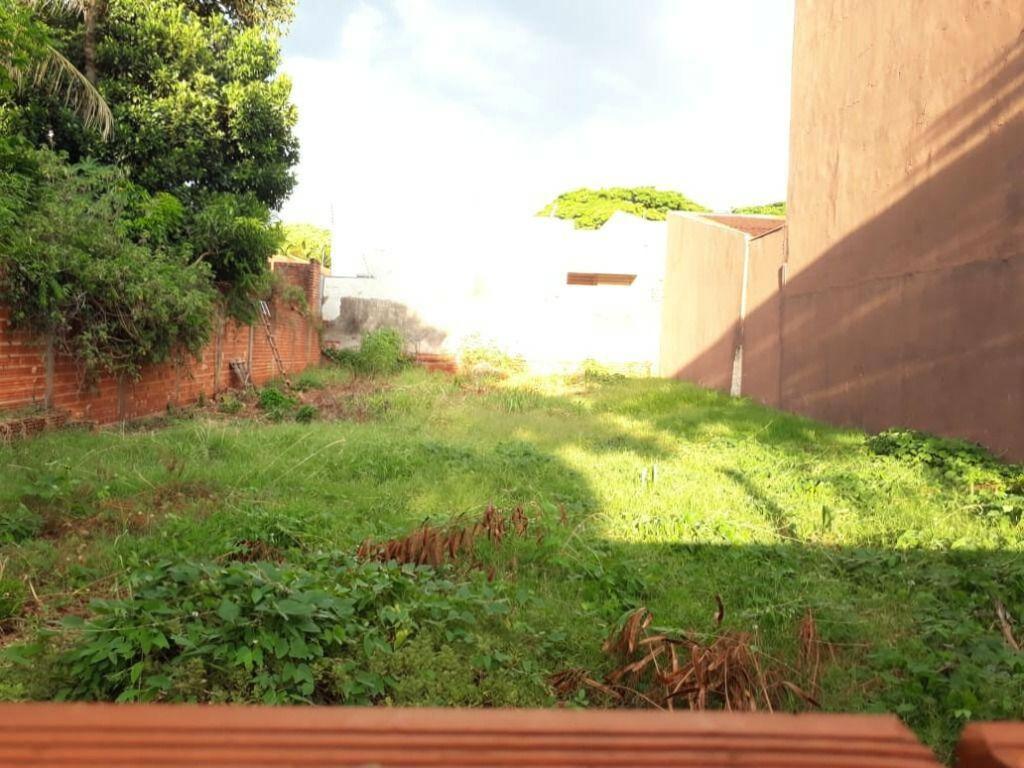 Terreno à venda em Zona 08, Maringá - PR