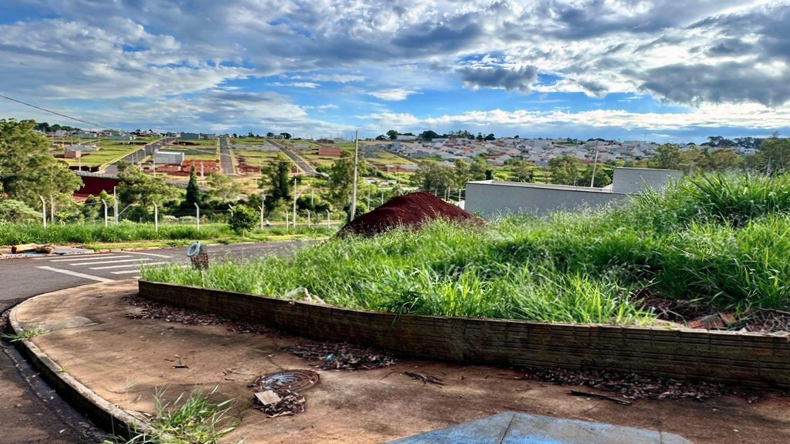 Terreno à venda em Conjunto Flamingos, Arapongas - PR