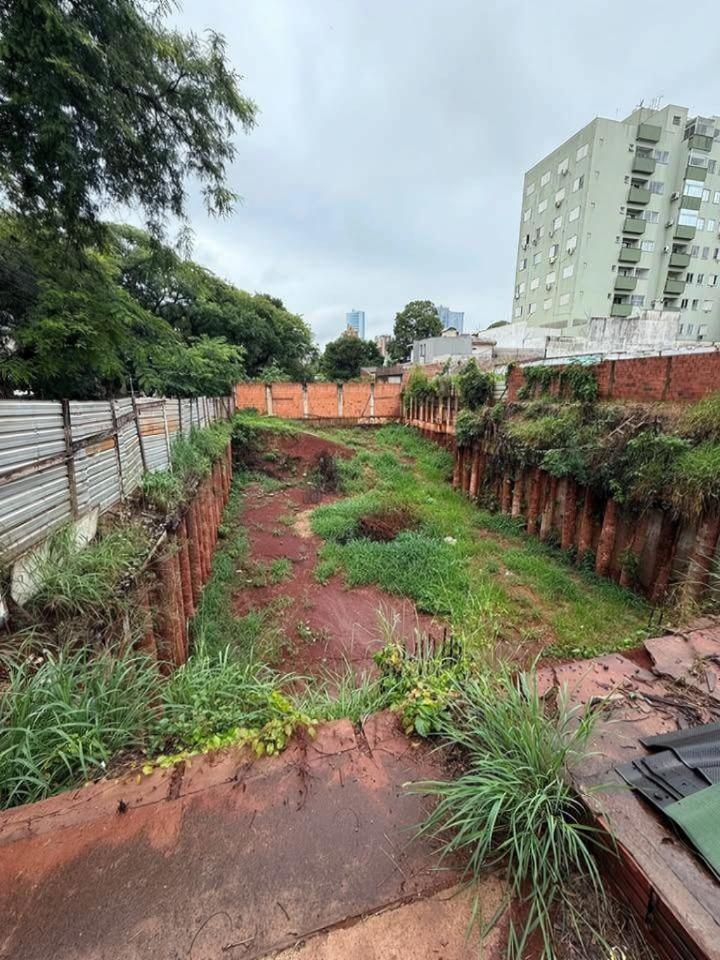 Terreno à venda em Zona 07, Maringá - PR
