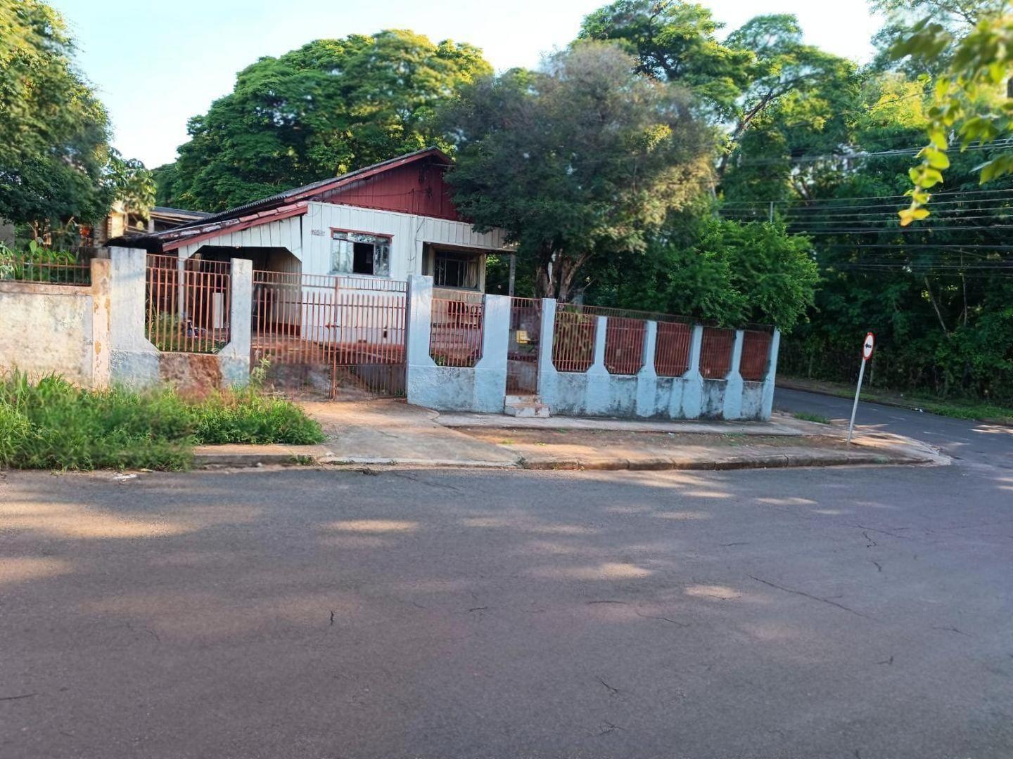 Terreno à venda em Zona 06, Maringá - PR