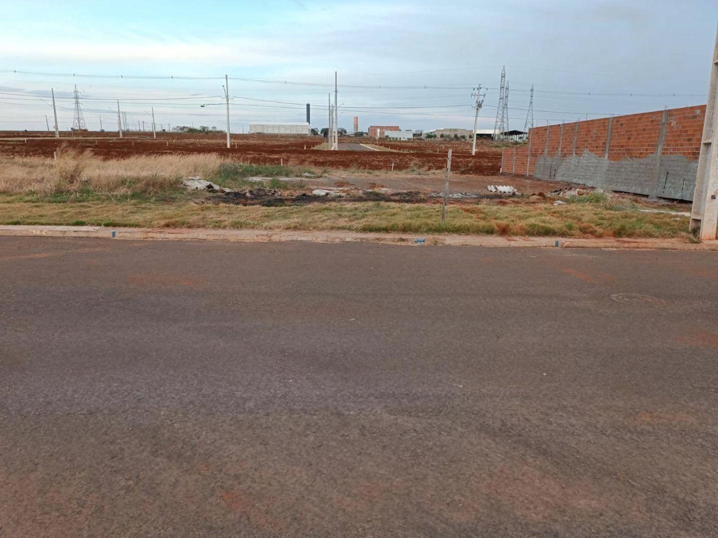 Terreno à venda em Conjunto Habitacional Joao de Barro Thais, Maringá - PR