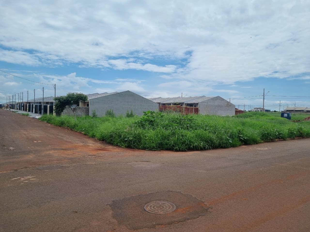 Terreno à venda em Jardim Gralha Azul, Sarandi - PR