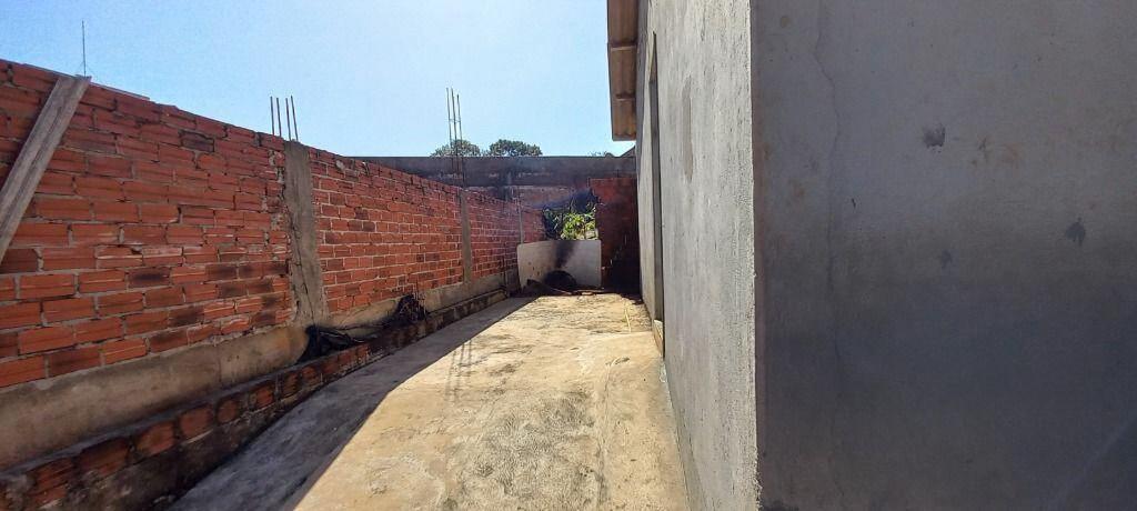 Terreno à venda em Zona 08, Maringá - PR