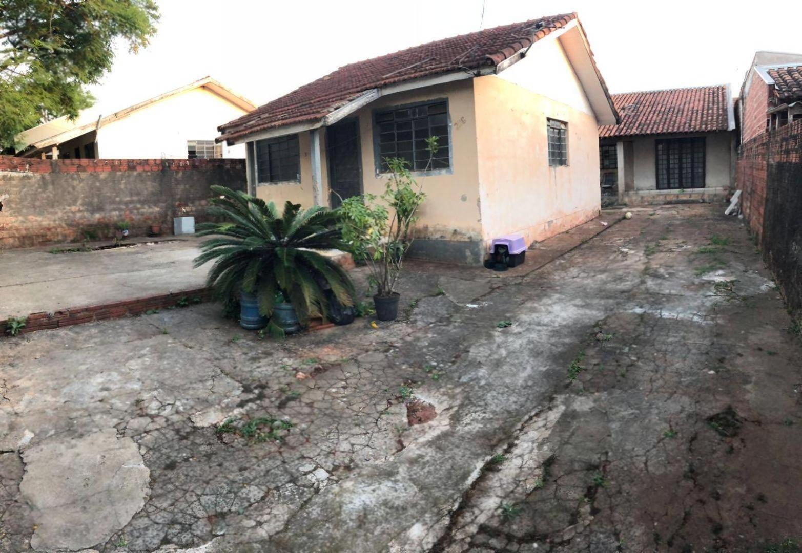 Terreno à venda em Conjunto Habitacional Requiao, Maringá - PR