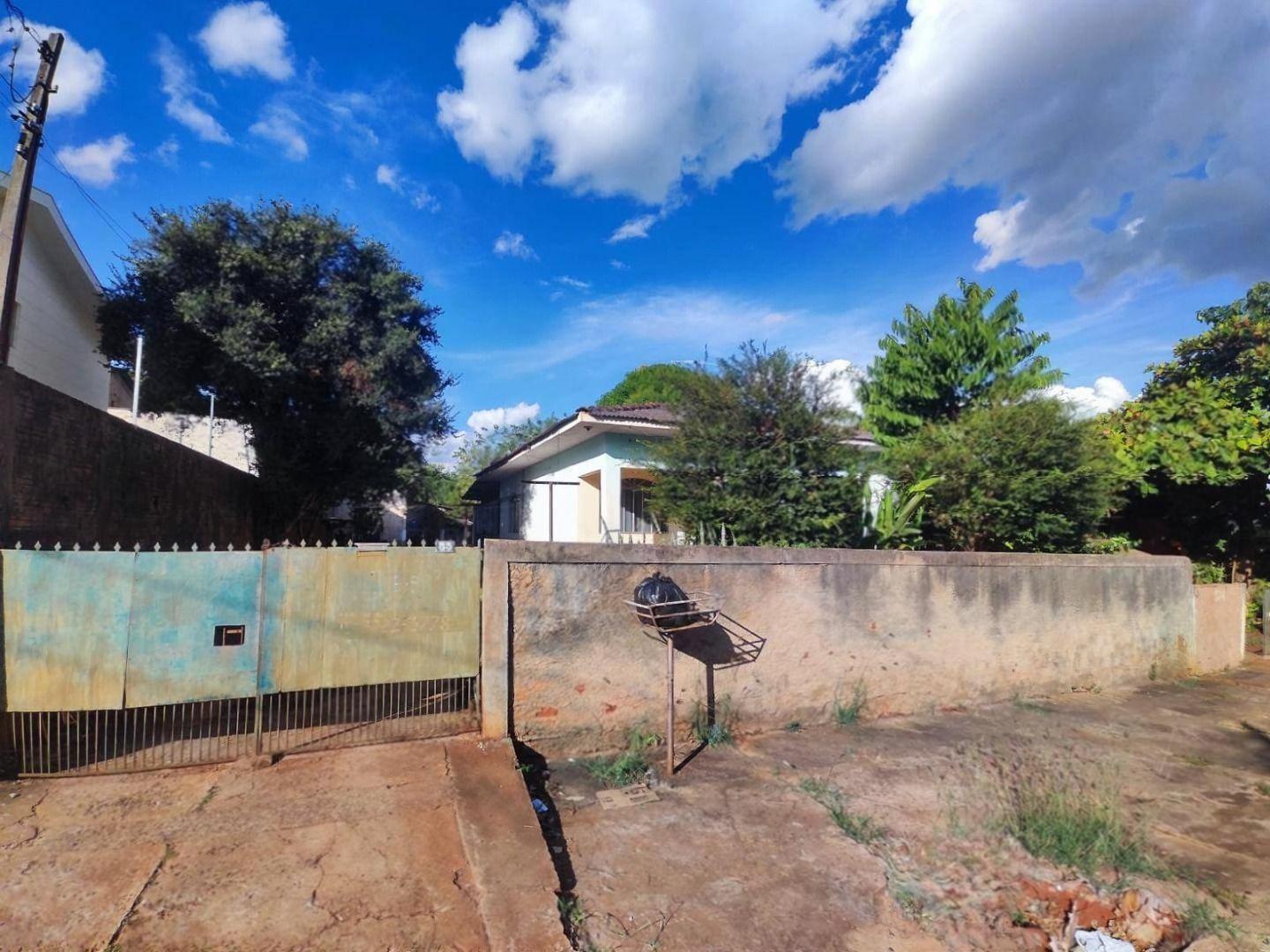 Terreno à venda em Zona 08, Maringá - PR