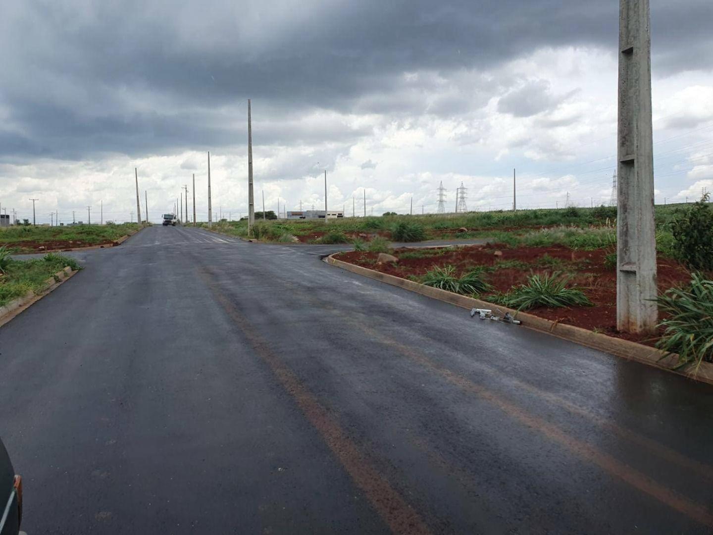 Terreno à venda em Conjunto Habitacional Joao de Barro Thais, Maringá - PR