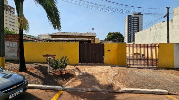 Terreno à venda em Zona 08, Maringá - PR