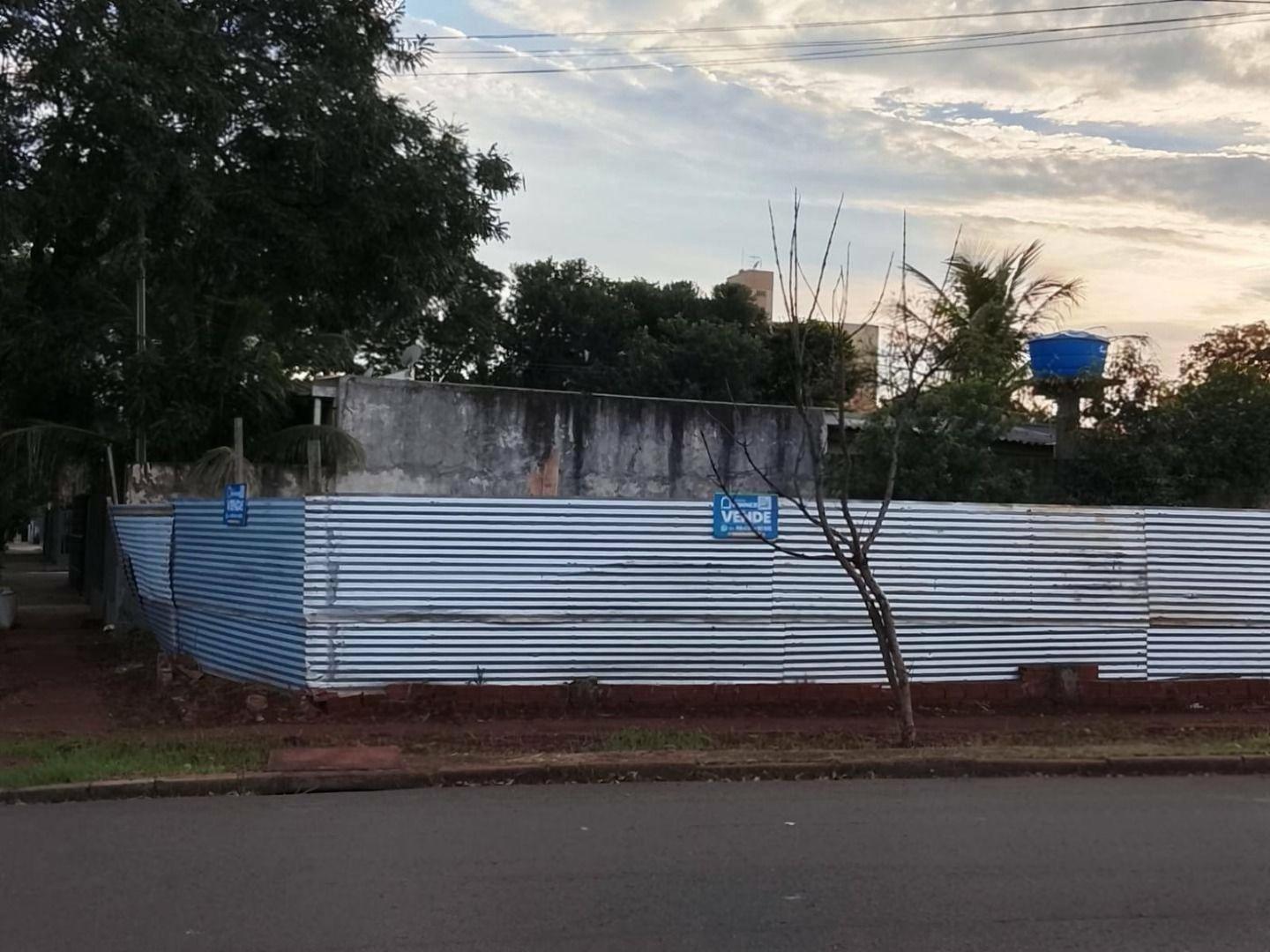 Terreno à venda em Vila Nova, Maringá - PR