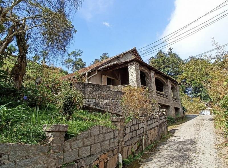 Terreno à venda em Valparaíso, Petrópolis - RJ