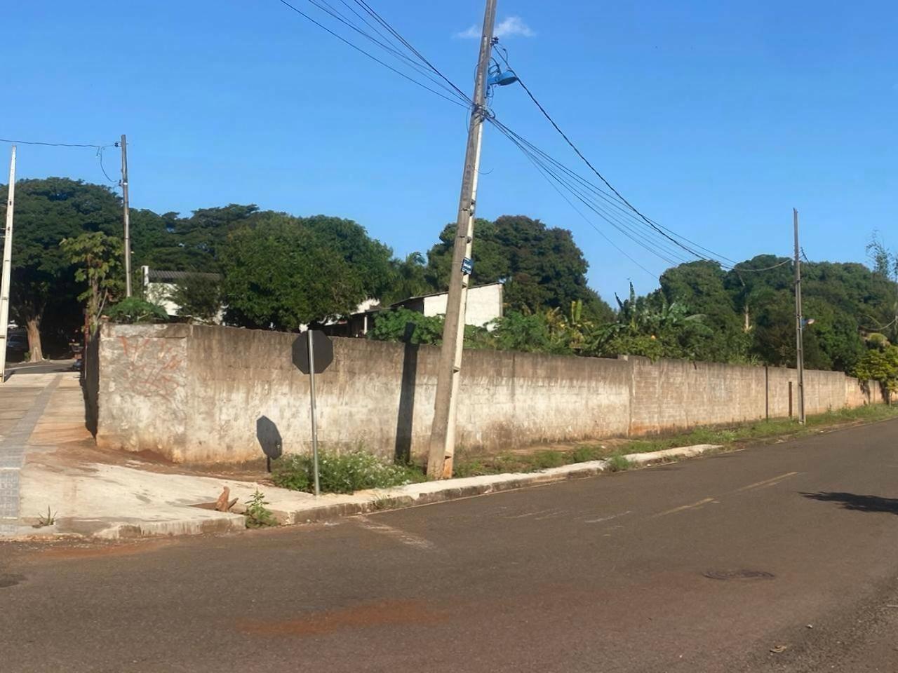 Terreno à venda em Jardim Tupinamba, Maringá - PR