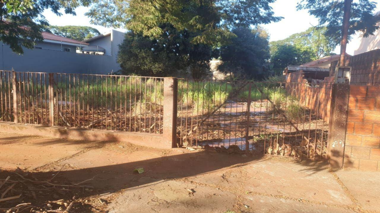 Terreno à venda em Zona 05, Maringá - PR