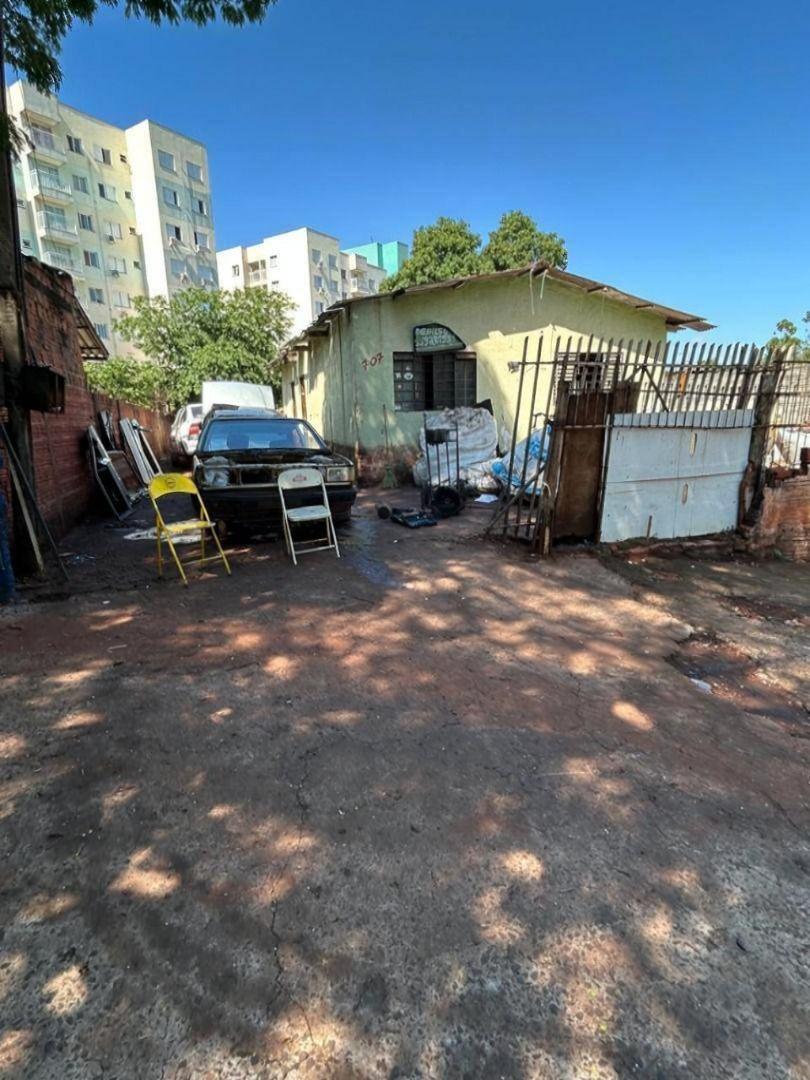 Terreno à venda em Zona 08, Maringá - PR