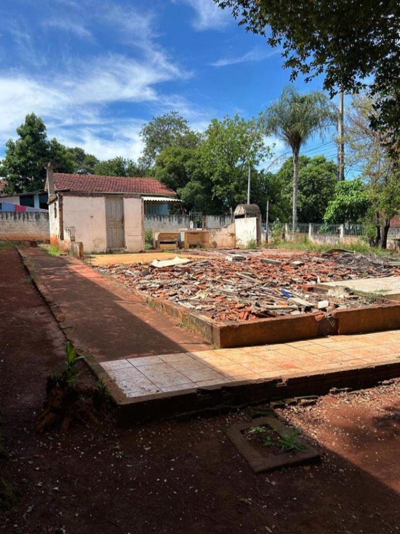 Terreno à venda em Zona 06, Maringá - PR