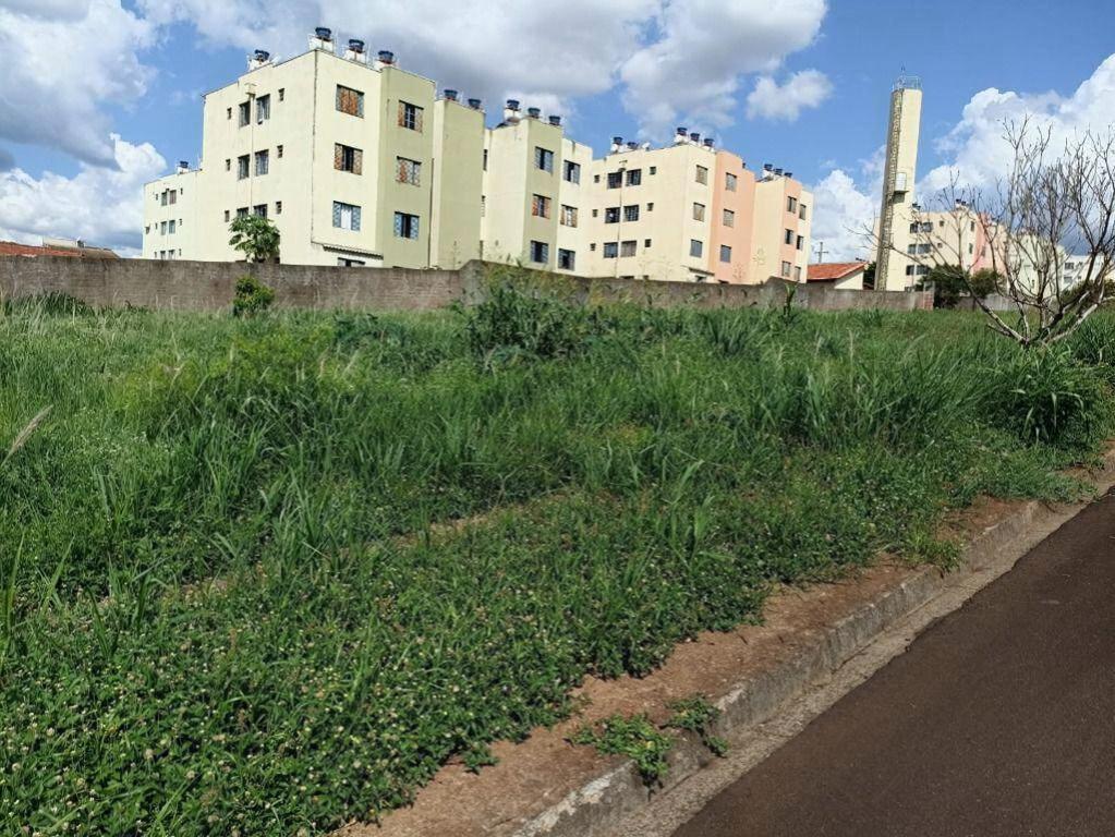 Terreno à venda em Jardim Três Lagoas, Maringá - PR