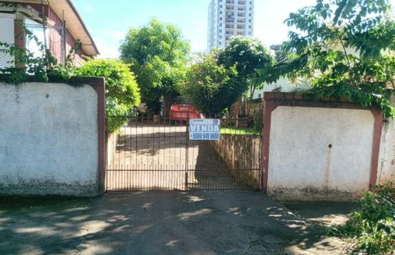 Terreno à venda em Zona 08, Maringá - PR