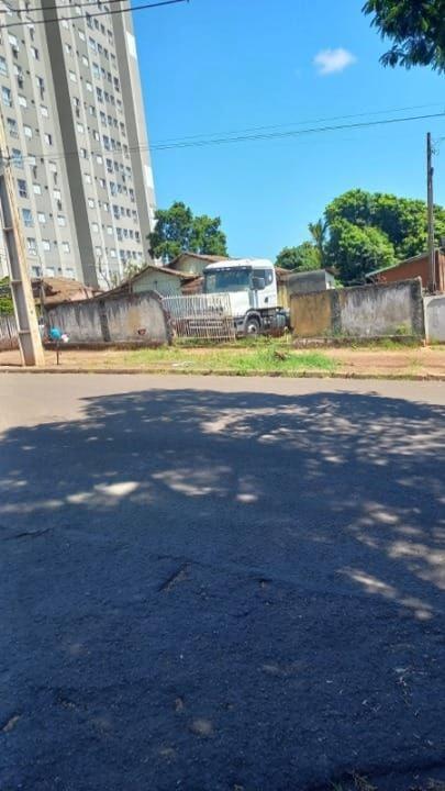 Terreno à venda em Zona 06, Maringá - PR