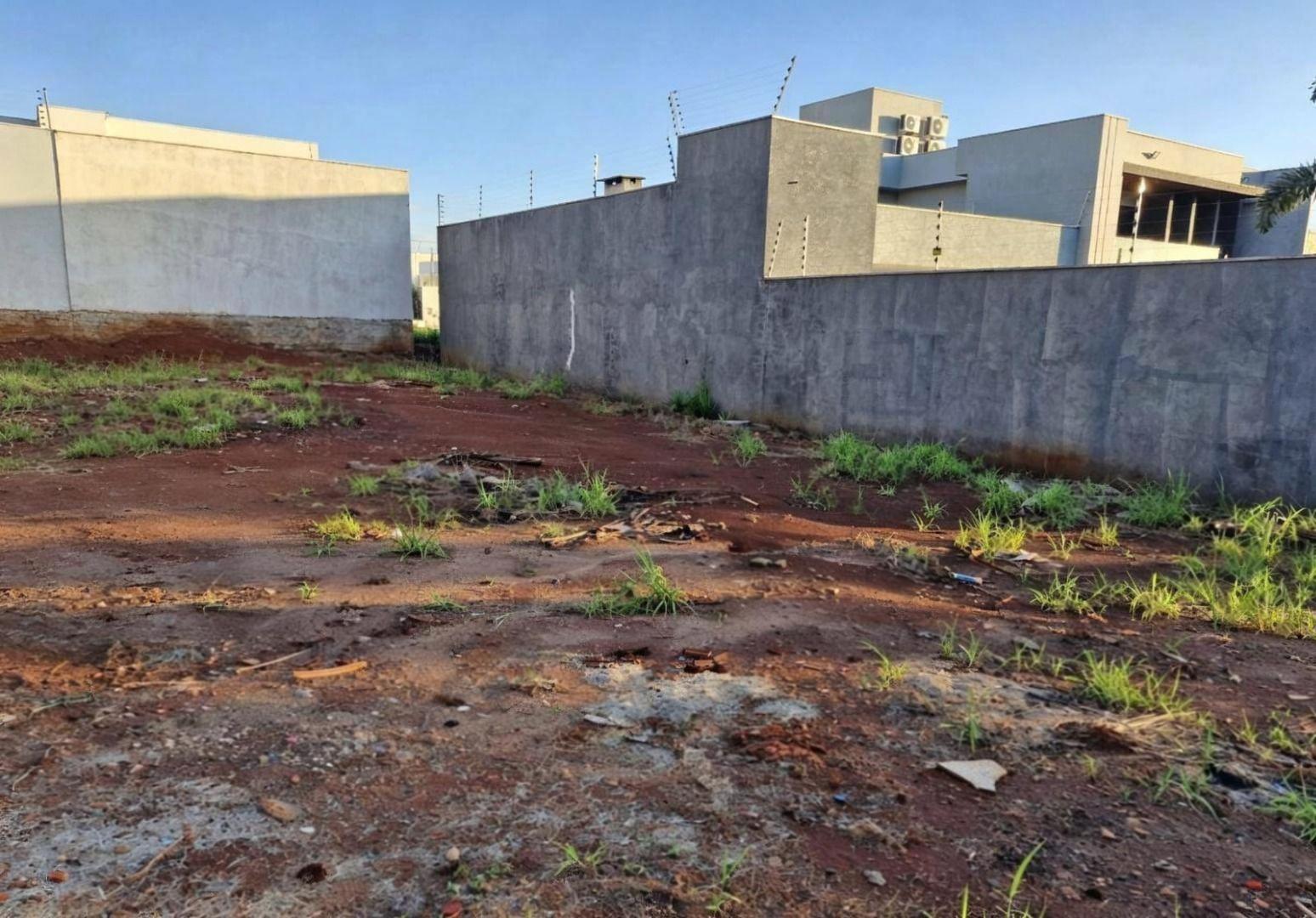 Terreno à venda em Jardim Munique, Maringá - PR