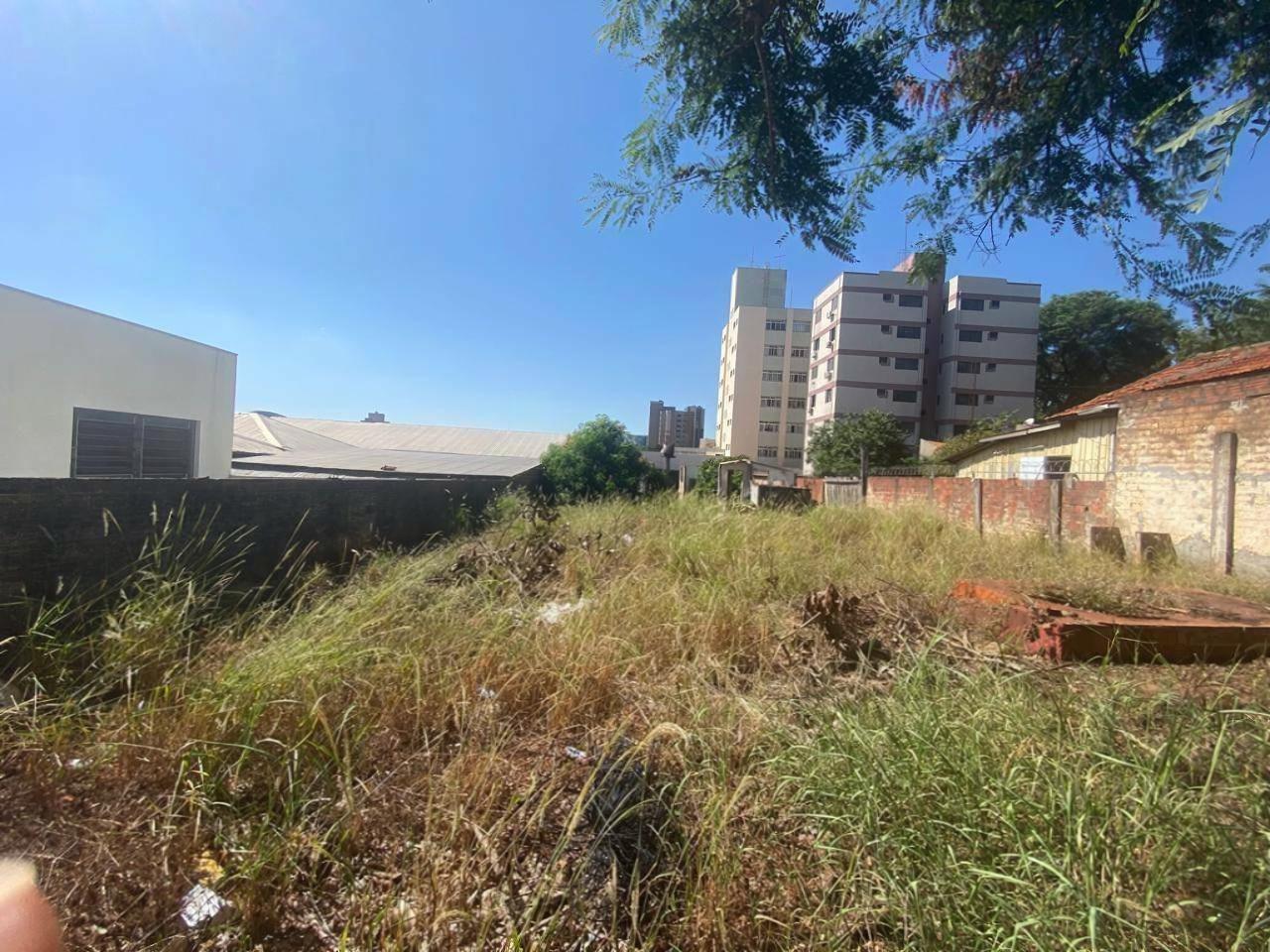 Terreno à venda em Zona 07, Maringá - PR