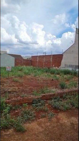 Terreno à venda em Jardim Oriental, Maringá - PR