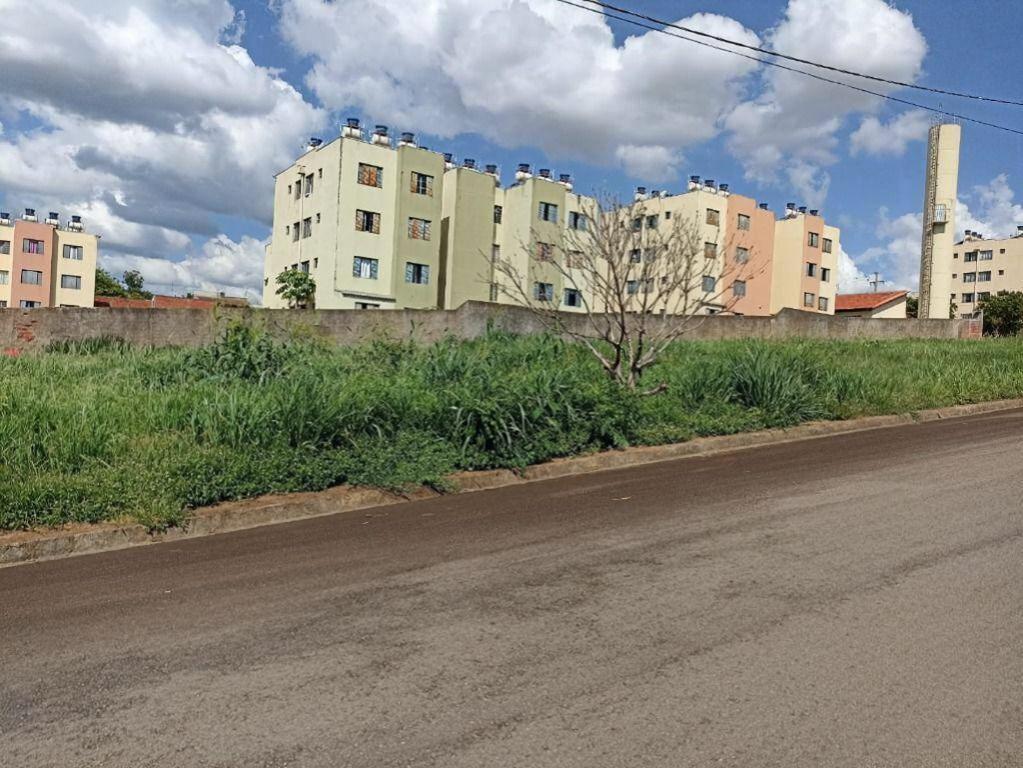 Terreno à venda em Jardim Três Lagoas, Maringá - PR