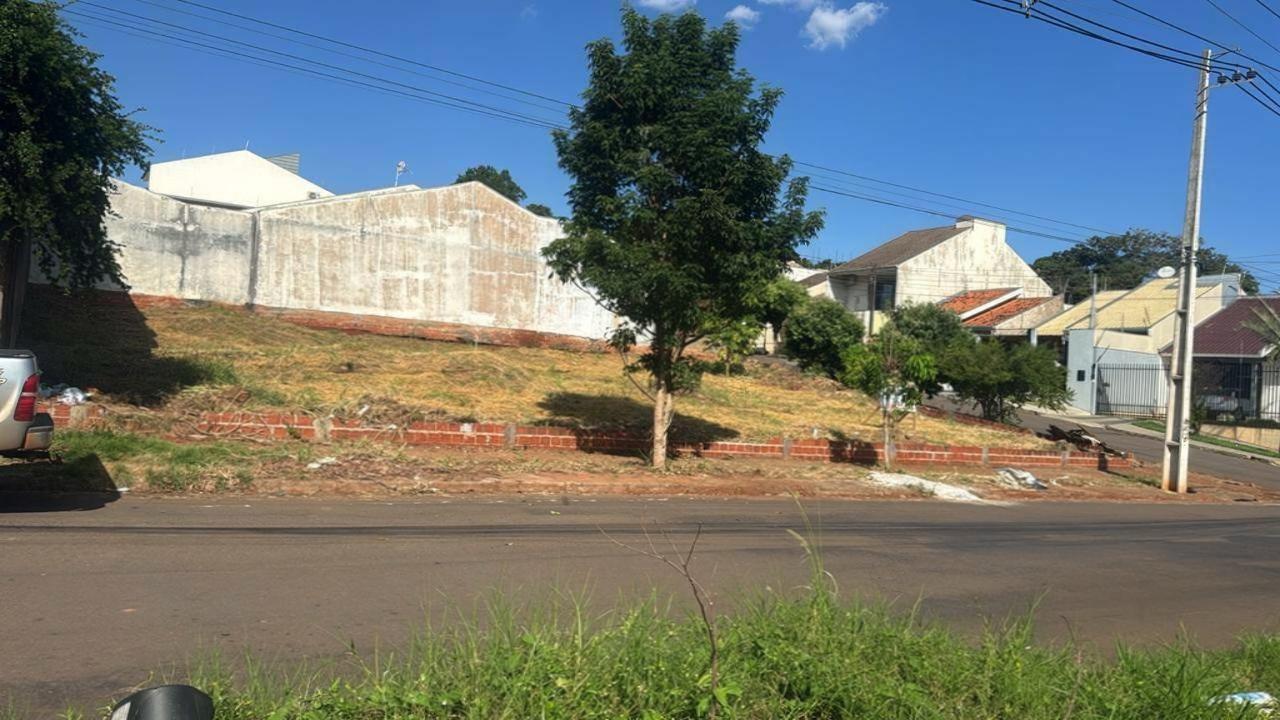 Terreno à venda em Vila Santa Izabel, Maringá - PR