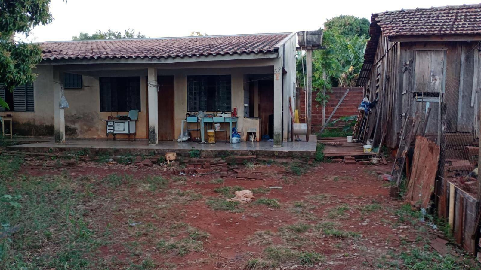 Terreno à venda em Zona 08, Maringá - PR